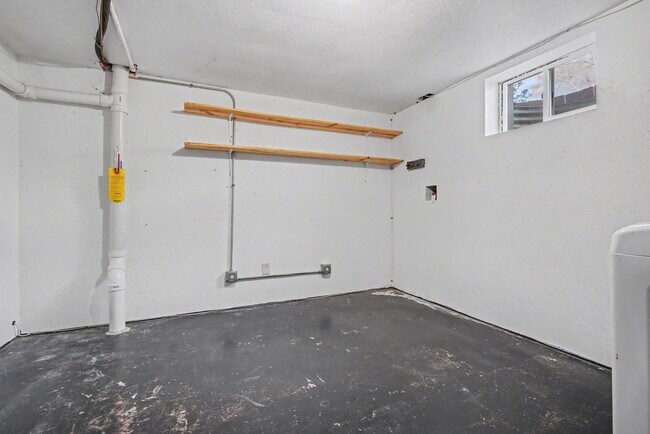 Building Photo - 8624 W Florida Ave