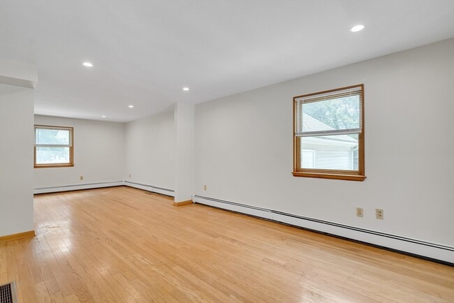 Building Photo - 115 Rowe St