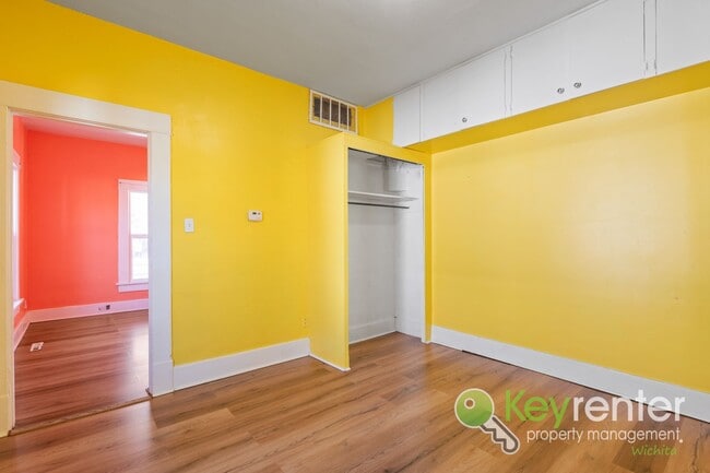 Building Photo - N Jefferson Duplex