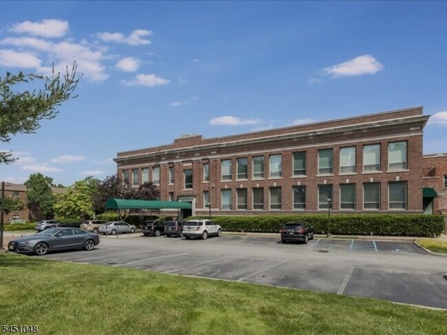 Building Photo - 15 Glenridge Ave