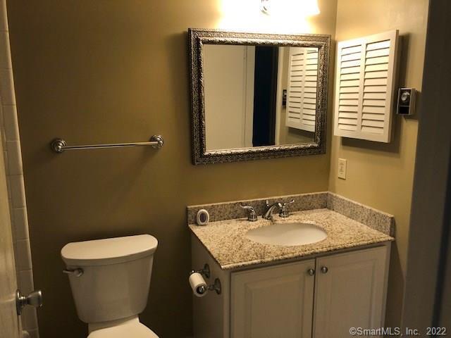 Building Photo - 6 Bouton St E