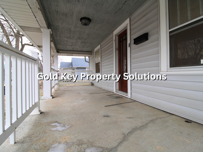 Building Photo - Attractive 2 BR 1 BA House with 2-Car Garage and Covered Porch (NO SECTION 8)