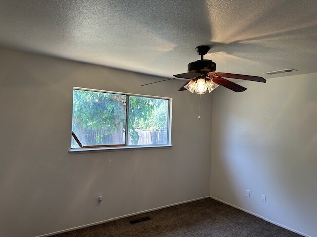 Building Photo - East Modesto Country Living, 3 Bedrooms 2 Bathrooms