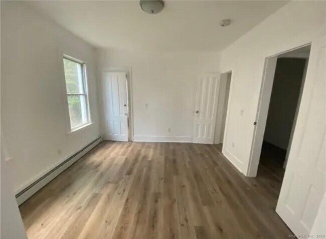 Building Photo - 220 Maplewood Ave