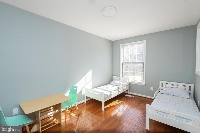 Second Bedroom on The Second Floor - 8822 Dowling Park Pl