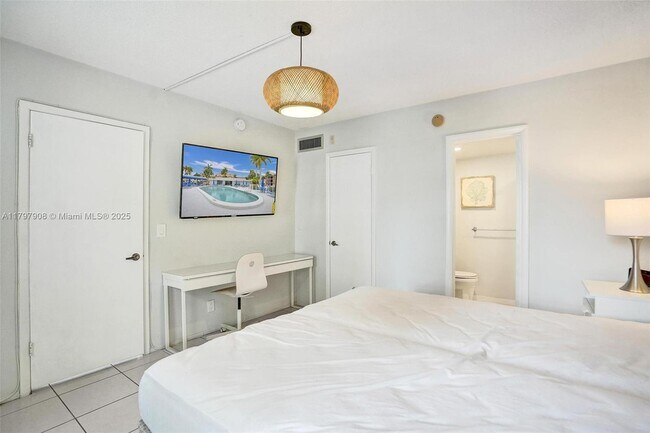Building Photo - 450 Paradise Isle Blvd