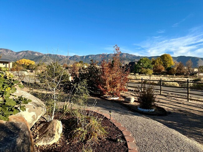 Building Photo - Move in Special Luxury 4 bedroom 4.5 bathr...