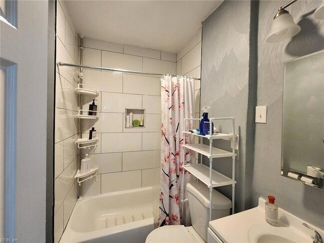 Building Photo - 3605 Killam Ave