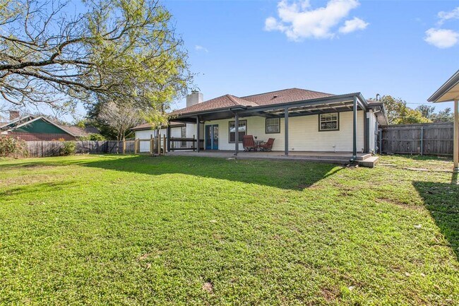 Building Photo - 124 Poplar Dr