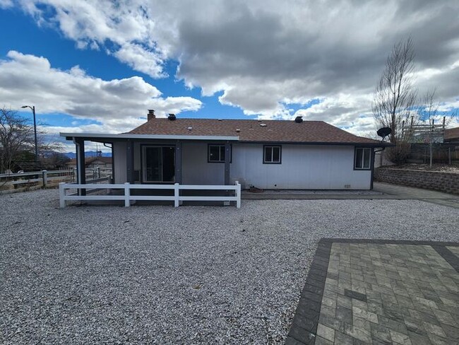 Building Photo - Welcome to this modern 3 bedroom, 2 bathro...