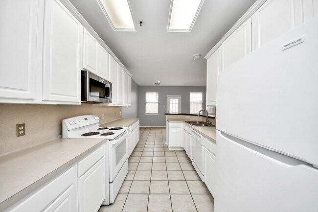 Building Photo - 16526 Cairngrove Ln