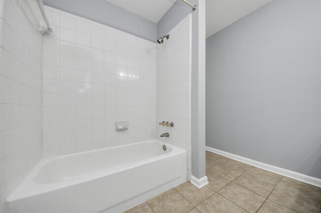 Building Photo - 10405 Shadow Oaks Dr