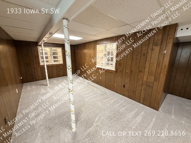 Building Photo - 1933 Iowa St SW