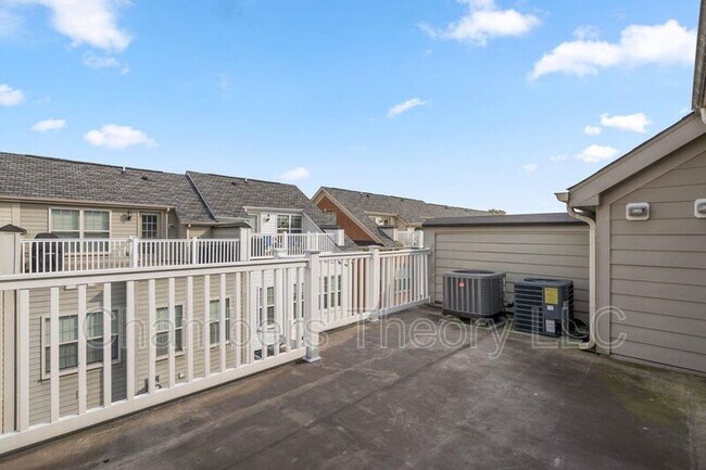 Building Photo - 415 N Upton Ct