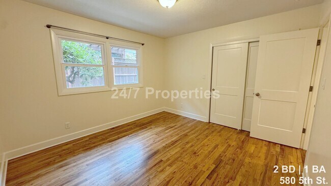 Building Photo - Remodeled 2 BD | 1BA Duplex - First Edition Lake Oswego