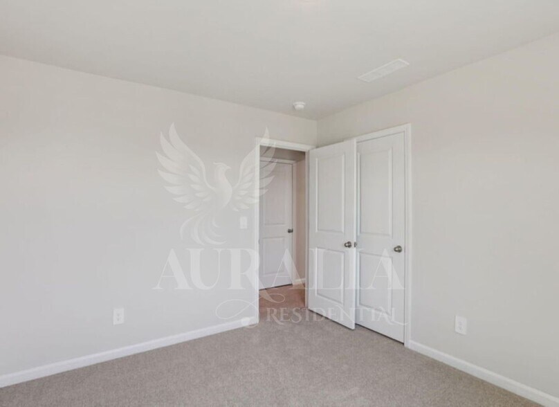 Building Photo - 805 Ottawa Dr