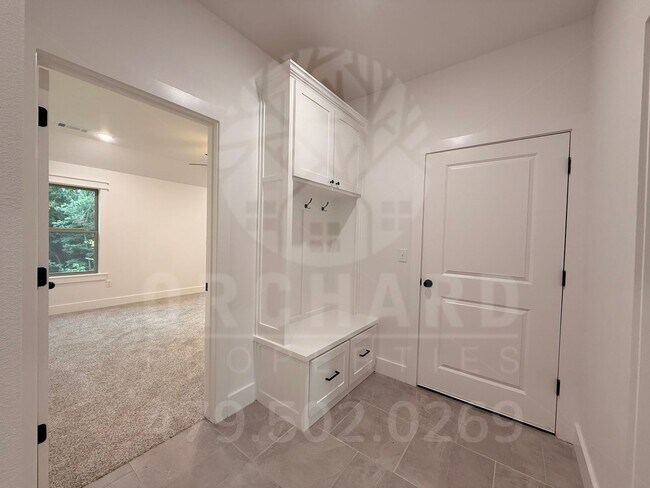 Building Photo - 12 Kinross Dr