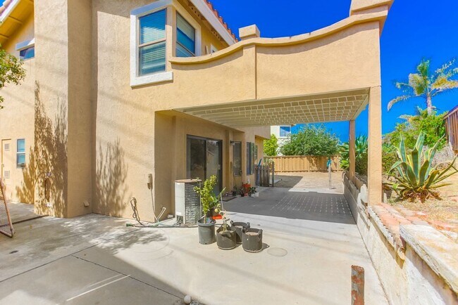Building Photo - Charming Two Story 3 BR Home Available Mid June!