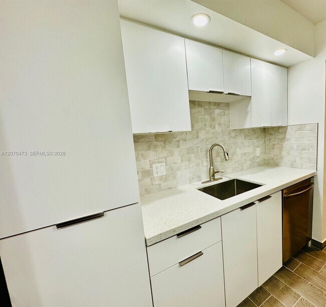 Building Photo - 7915 SW 86th St
