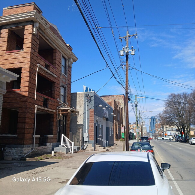 Building Photo - 431 Greenup St