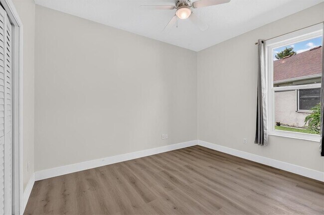Building Photo - 10725 Banfield Dr