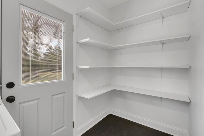 Building Photo - Freshly Remodeled 4 Bedroom 2 Bathroom Single Family Home.