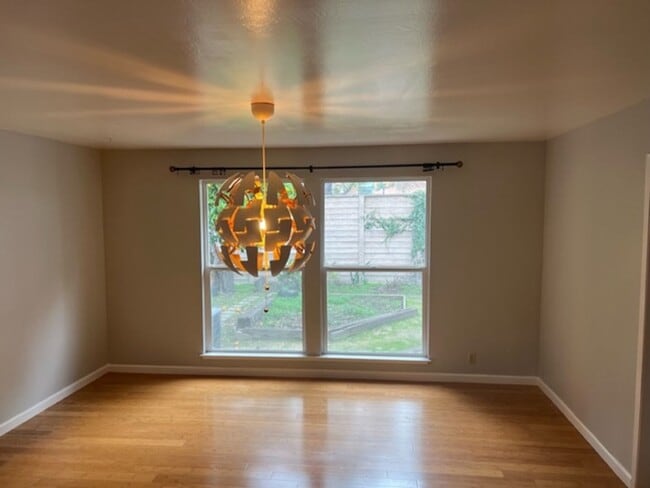 Building Photo - Updated 3BR/2BA Home in the Heart of Silic...