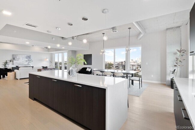 Building Photo - 1515 Julian St