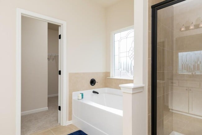 Building Photo - 1856 Hanover W Dr