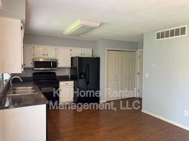 Building Photo - 1384 N Ridge Pkwy