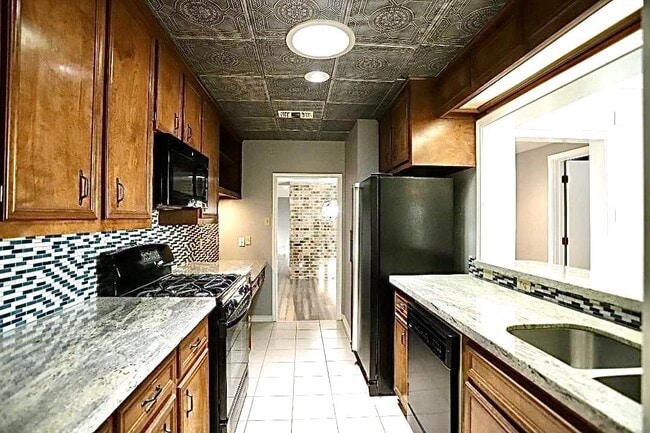 Building Photo - 16 Golf Vw Mnr