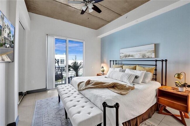 Building Photo - 110 SE 2nd St