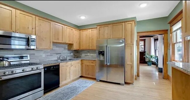 Building Photo - 1823 N Girard Ave