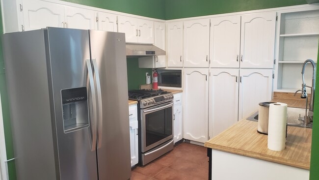 Building Photo - 913 Capulin Rd