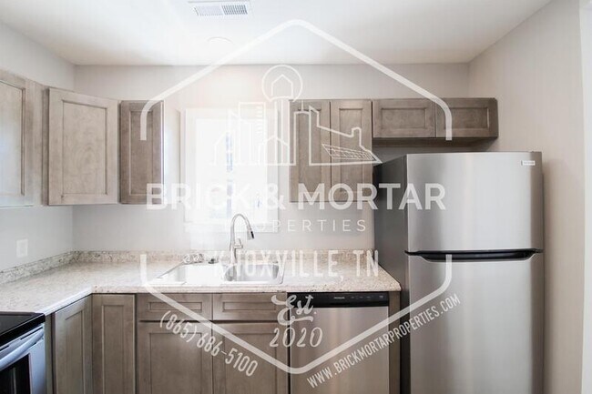 Building Photo - 3006 Sutherland Ave