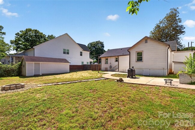 Building Photo - 1214 N Sharon Amity Rd