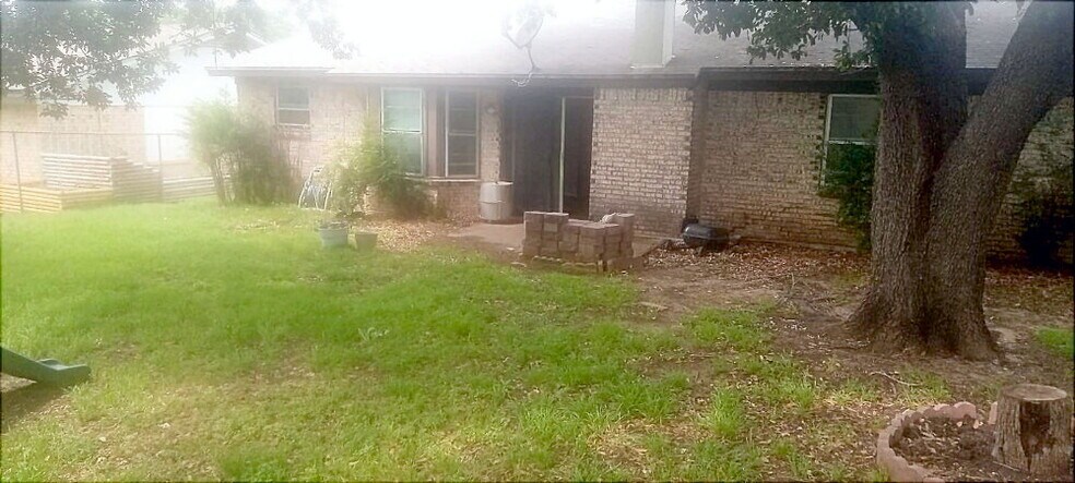 Building Photo - 6628 Harrison Way