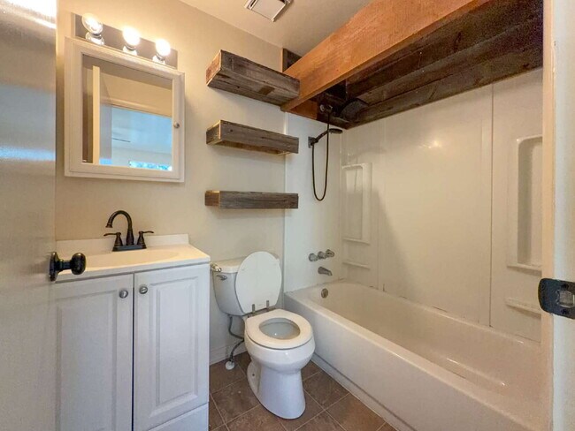 Building Photo - No HOA!