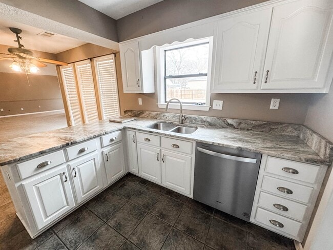 Building Photo - 166 E Lawnwood Dr