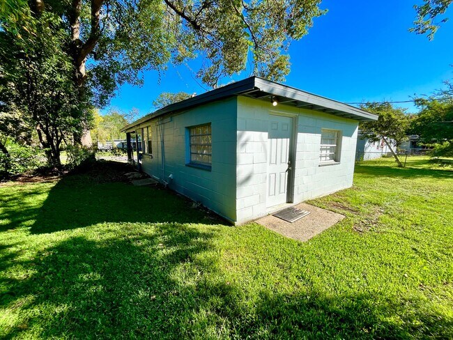 Building Photo - 107 Mayfair Cir