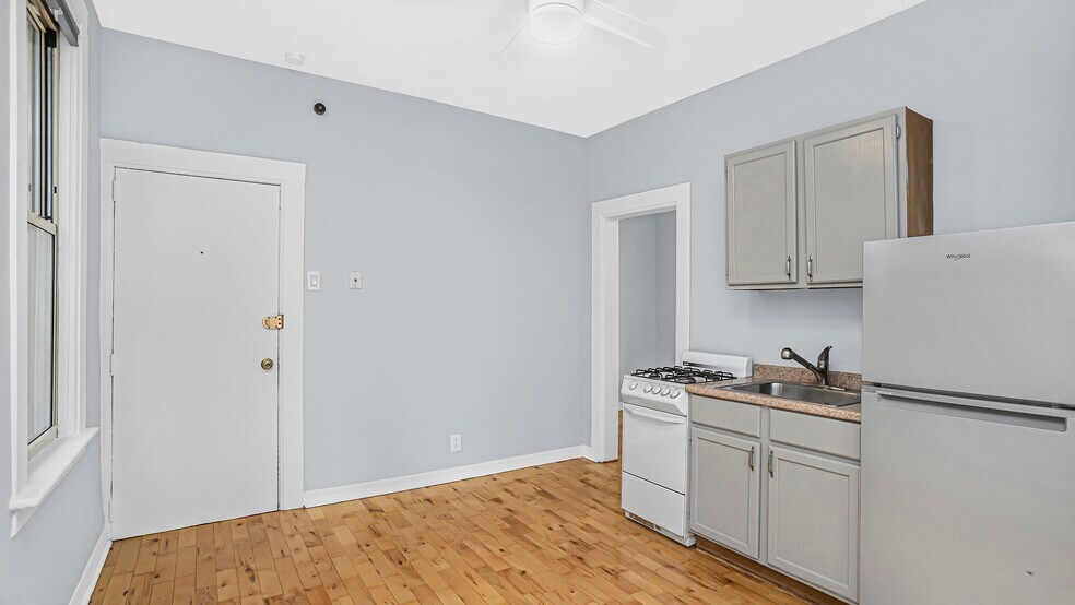 Kitchen (Photo 3) - 1472 W Webster Ave