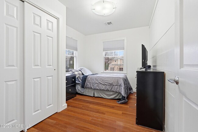 Building Photo - 505 Laurel Ave