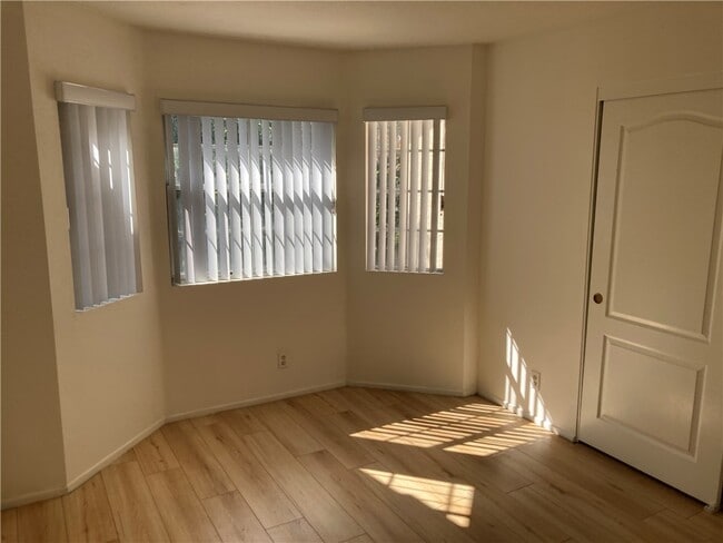 Building Photo - 2300 Maple Ave