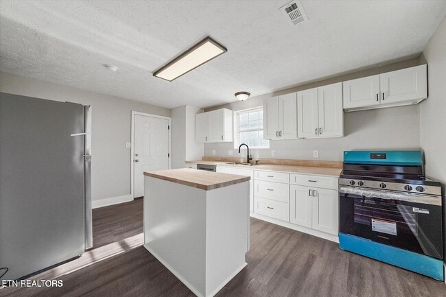 Building Photo - 216 Dameron Ave