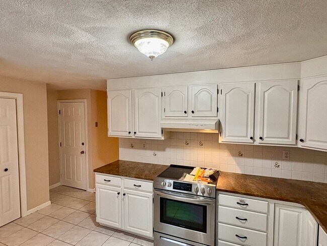 Building Photo - 224 Park St