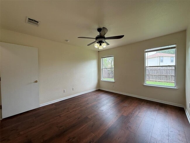 Building Photo - 316 Meadow Park Dr