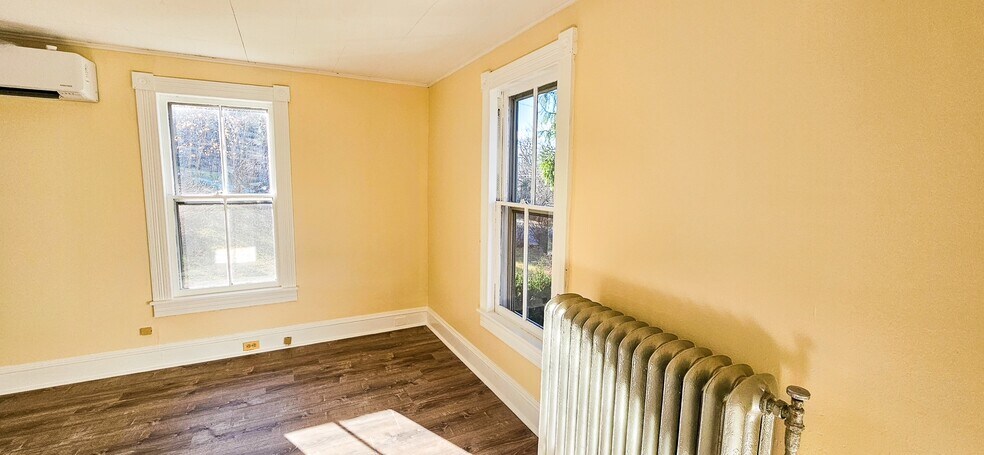 Building Photo - 116 Musconetcong River Rd