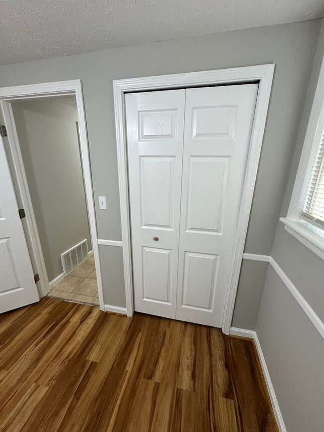 Building Photo - Spacious 4 Bedroom in Fern Creek