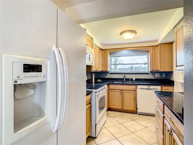 Building Photo - 9999 Lake Georgia Dr