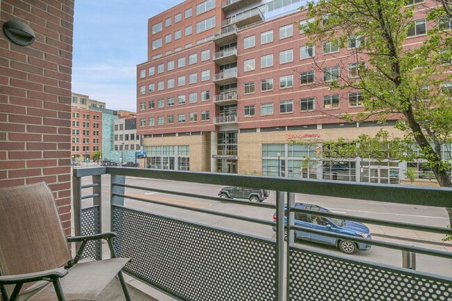 Building Photo - $1,850, 1 bed, 1.5 bath located in Denver ...